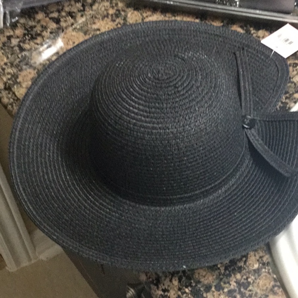 Eclissy Summer hat with split brim and button NWT